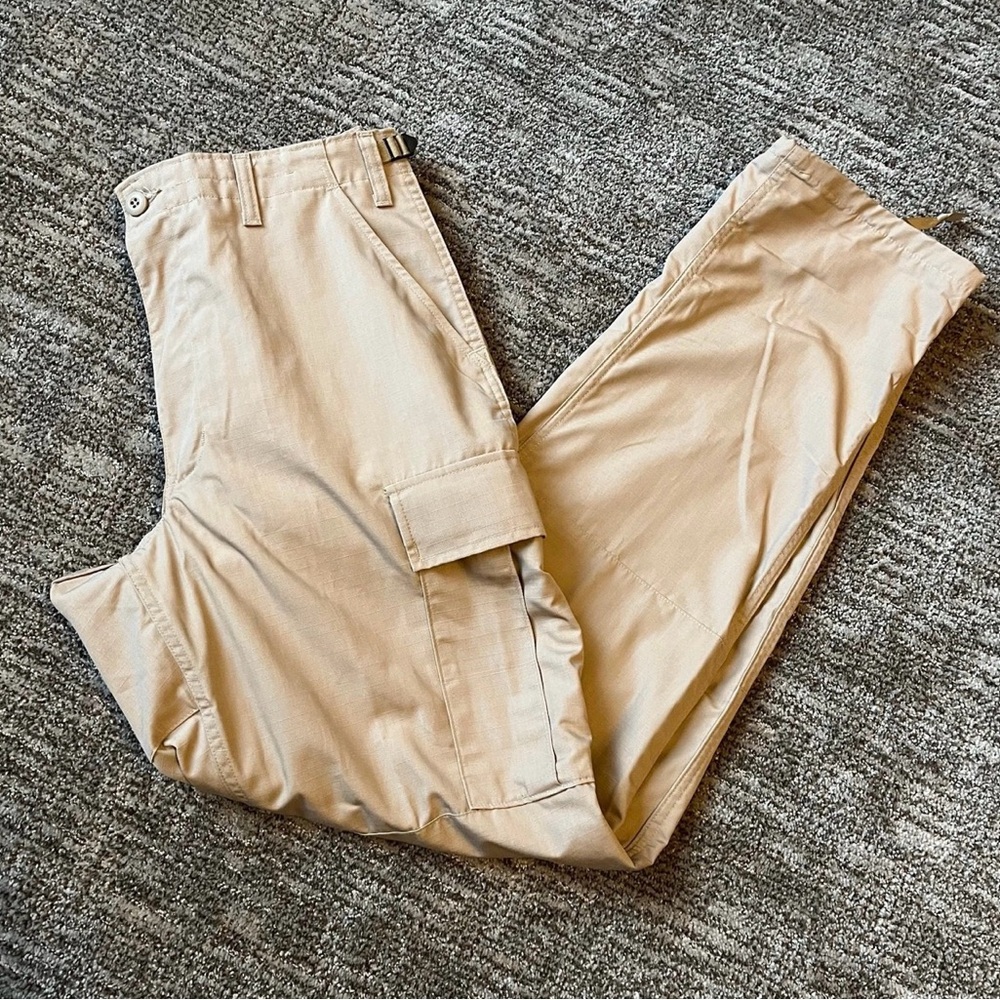 The Force khaki cargo rip stop pants men’s size Medium Long, military